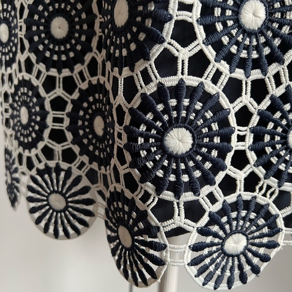 Talbots Womens dress Size 12. Dark Navy and White stunning embroidery detail. - Picture 10 of 12